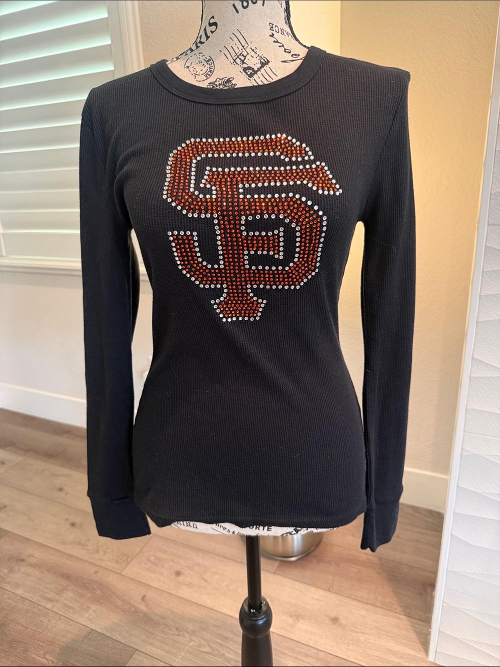San Francisco Giants Black Long-Sleeve Rhinestone Logo Top MLB